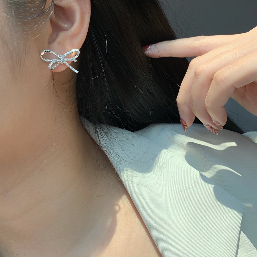 18K天然鑽石-超顯眼蝴蝶結耳環