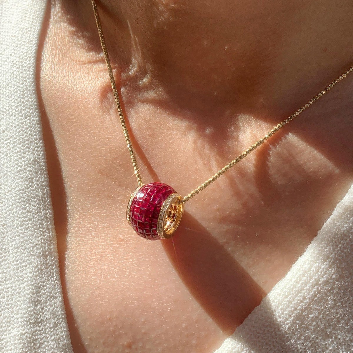 18K天然紅寶石-大蠻腰豪華墜飾