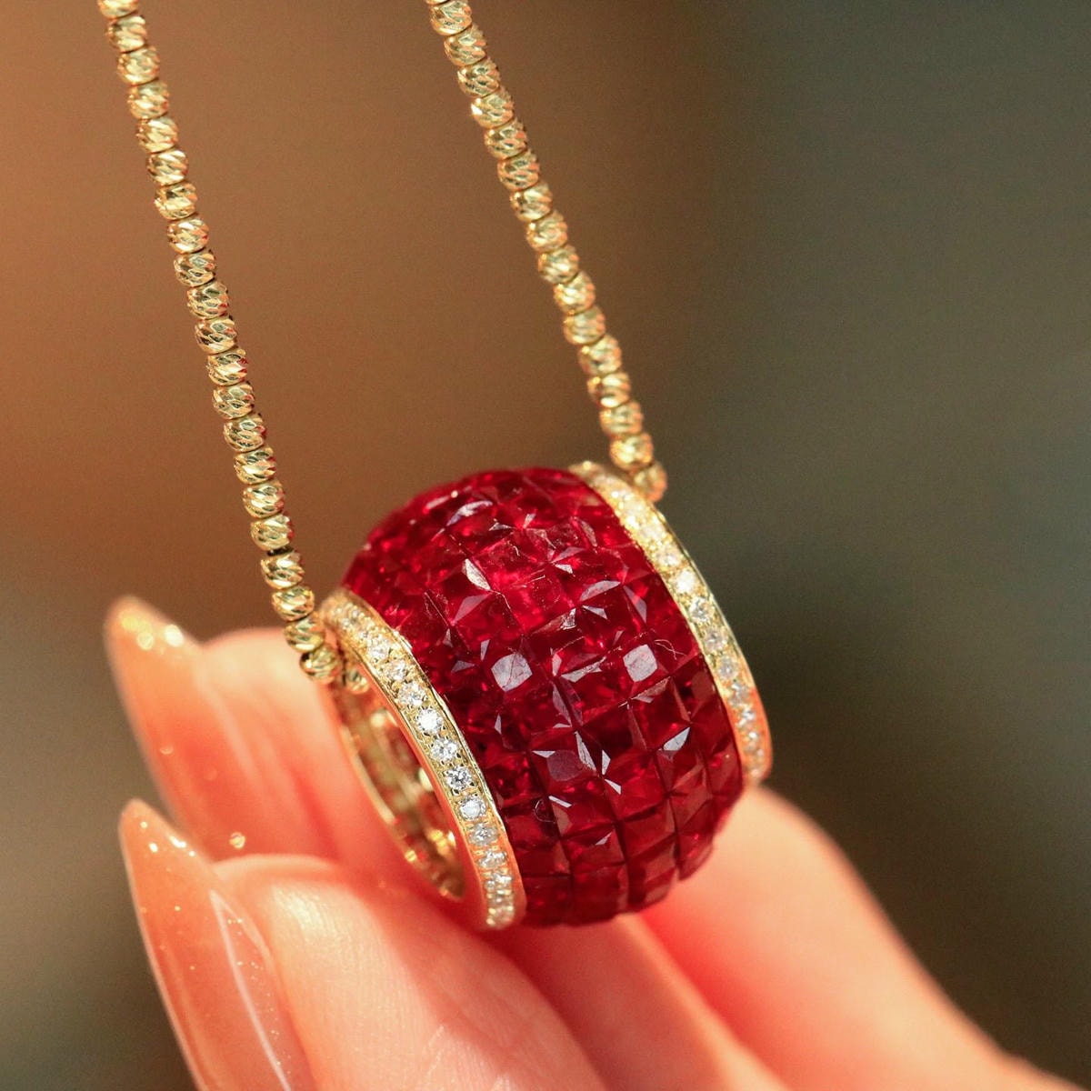 18K天然紅寶石-大蠻腰豪華墜飾