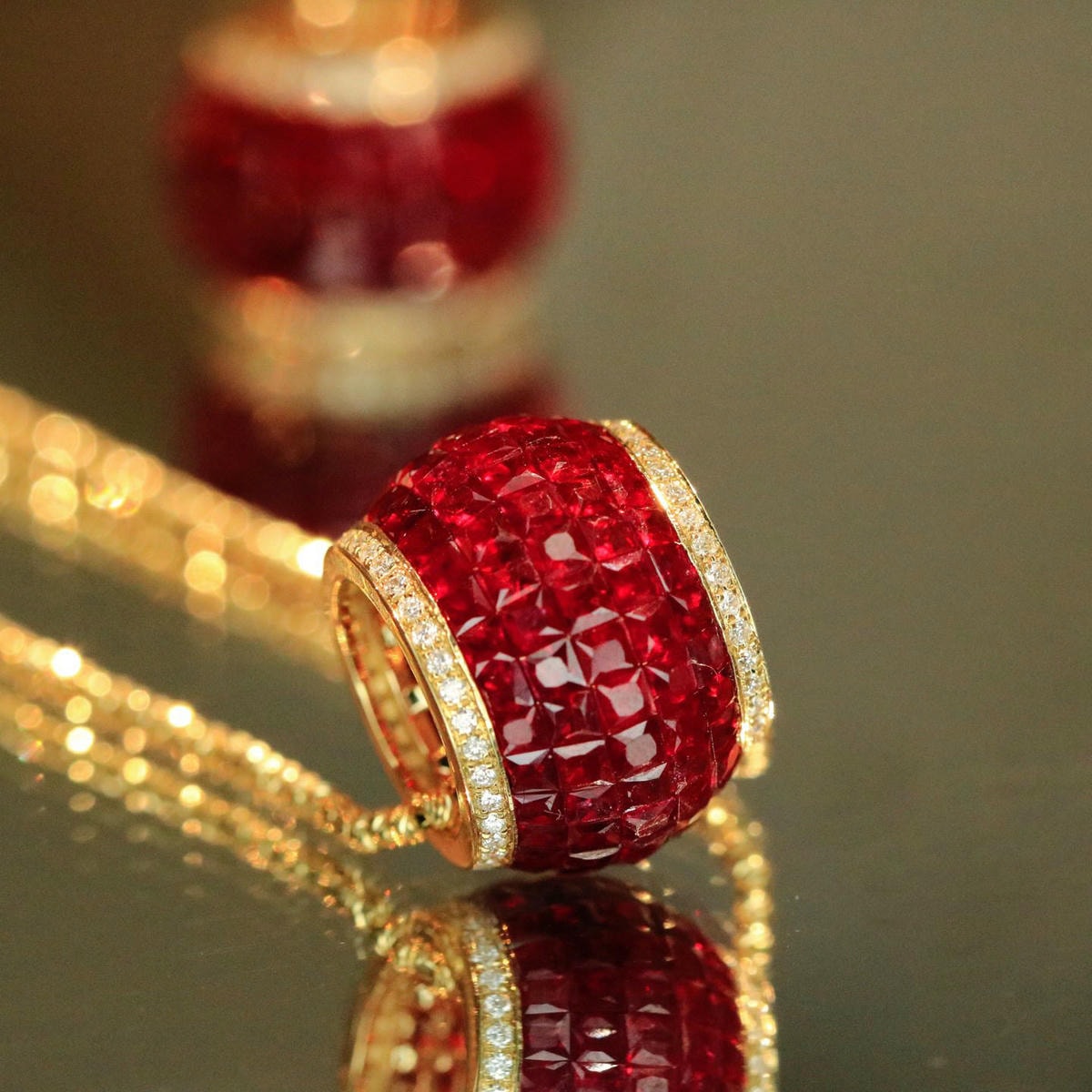 18K天然紅寶石-大蠻腰豪華墜飾