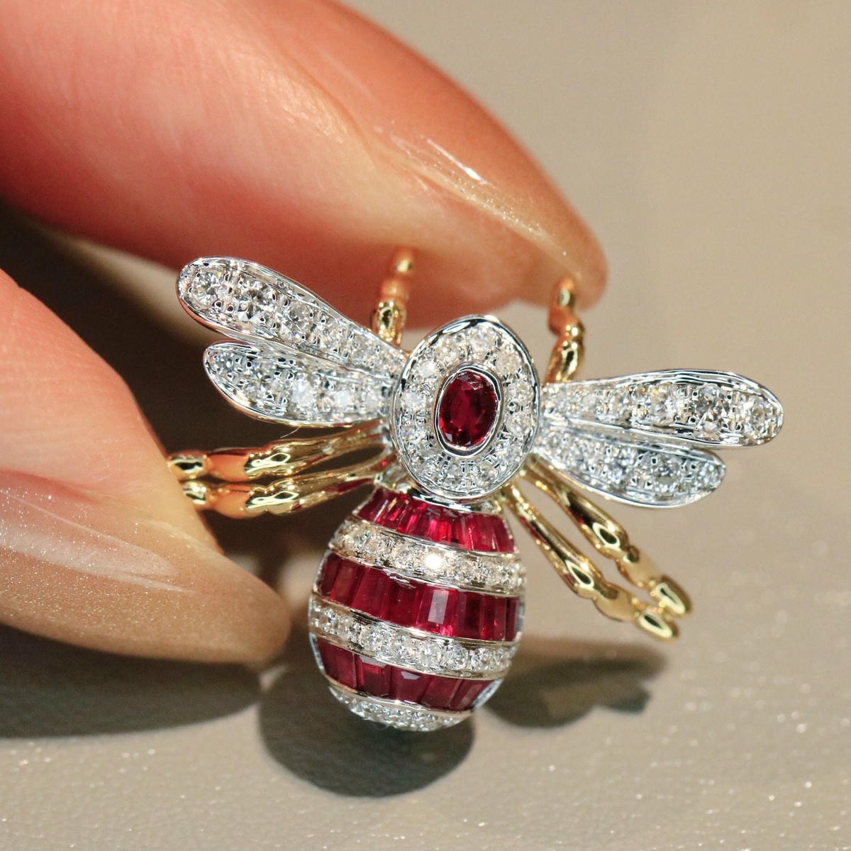 18K天然紅寶石/祖母綠-蜜蜂胸墜兩用款 - 第3張圖 18K天然紅寶石/祖母綠-蜜蜂胸墜兩用款