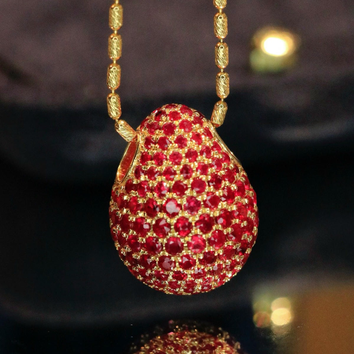 18K天然紅寶石-豪華鴿子蛋墜飾