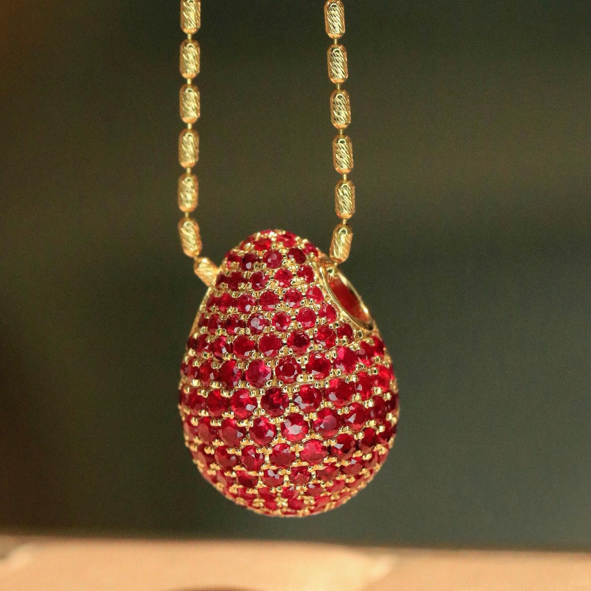 18K天然紅寶石-豪華鴿子蛋墜飾