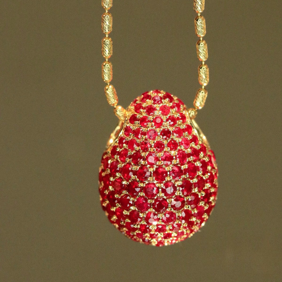 18K天然紅寶石-豪華鴿子蛋墜飾