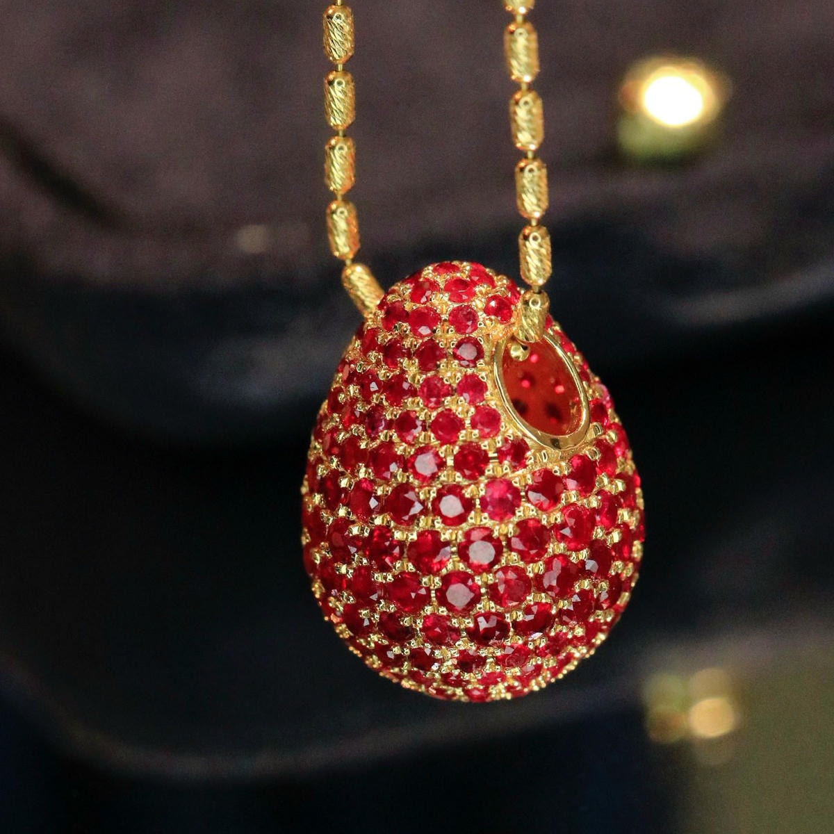 18K天然紅寶石-豪華鴿子蛋墜飾