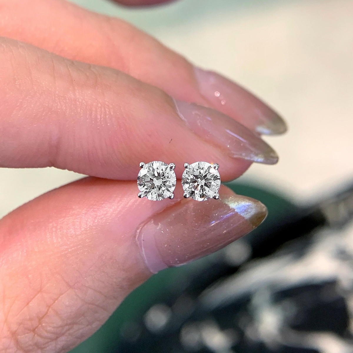 18K天然鑽石-經典四爪60分耳環 - 第1張圖 18K天然鑽石-經典四爪60分耳環