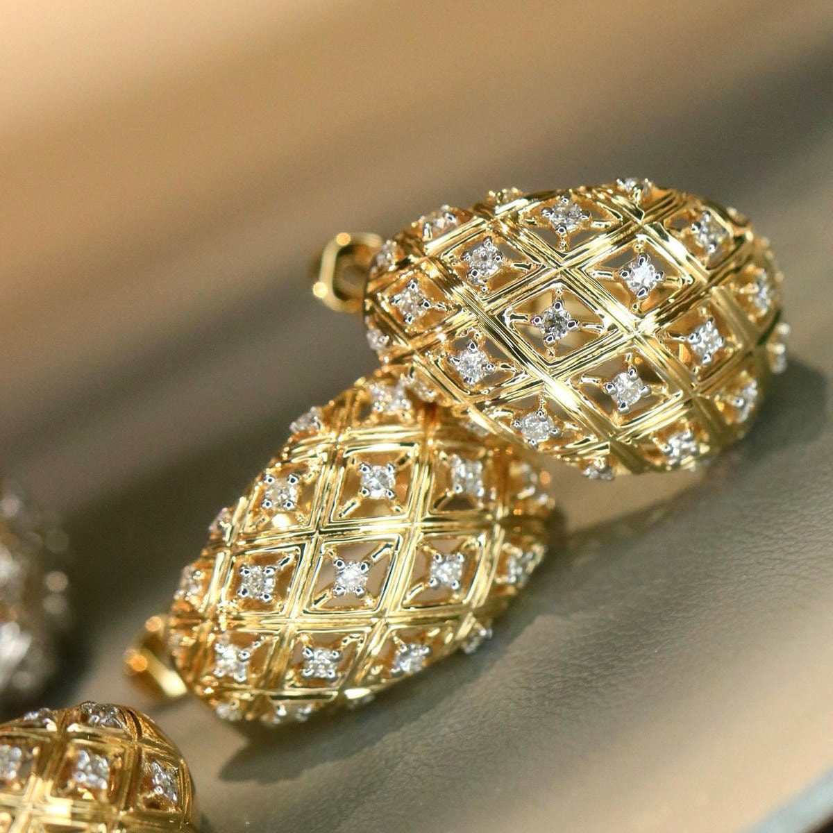 18K天然鑽石-精品鴿子蛋耳環