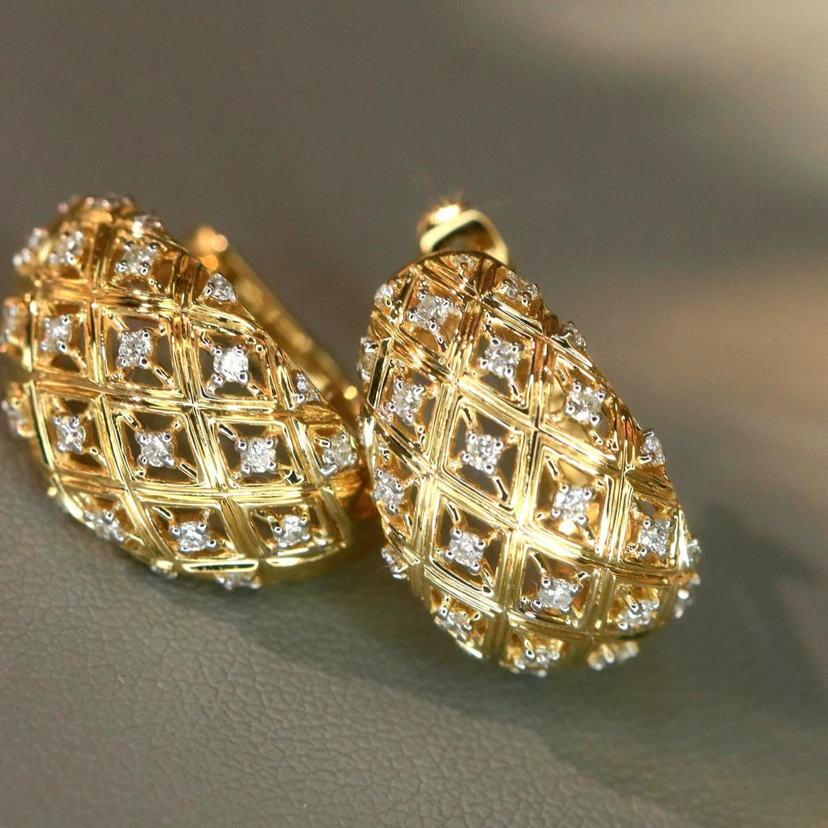 18K天然鑽石-精品鴿子蛋耳環