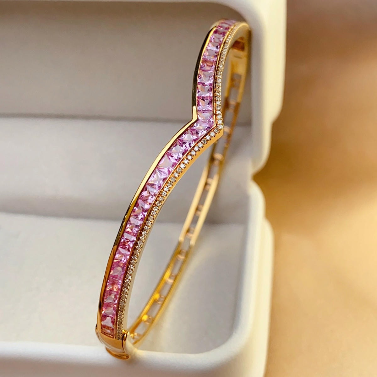 18K天然粉紅藍寶石-貴族風V型手鐲