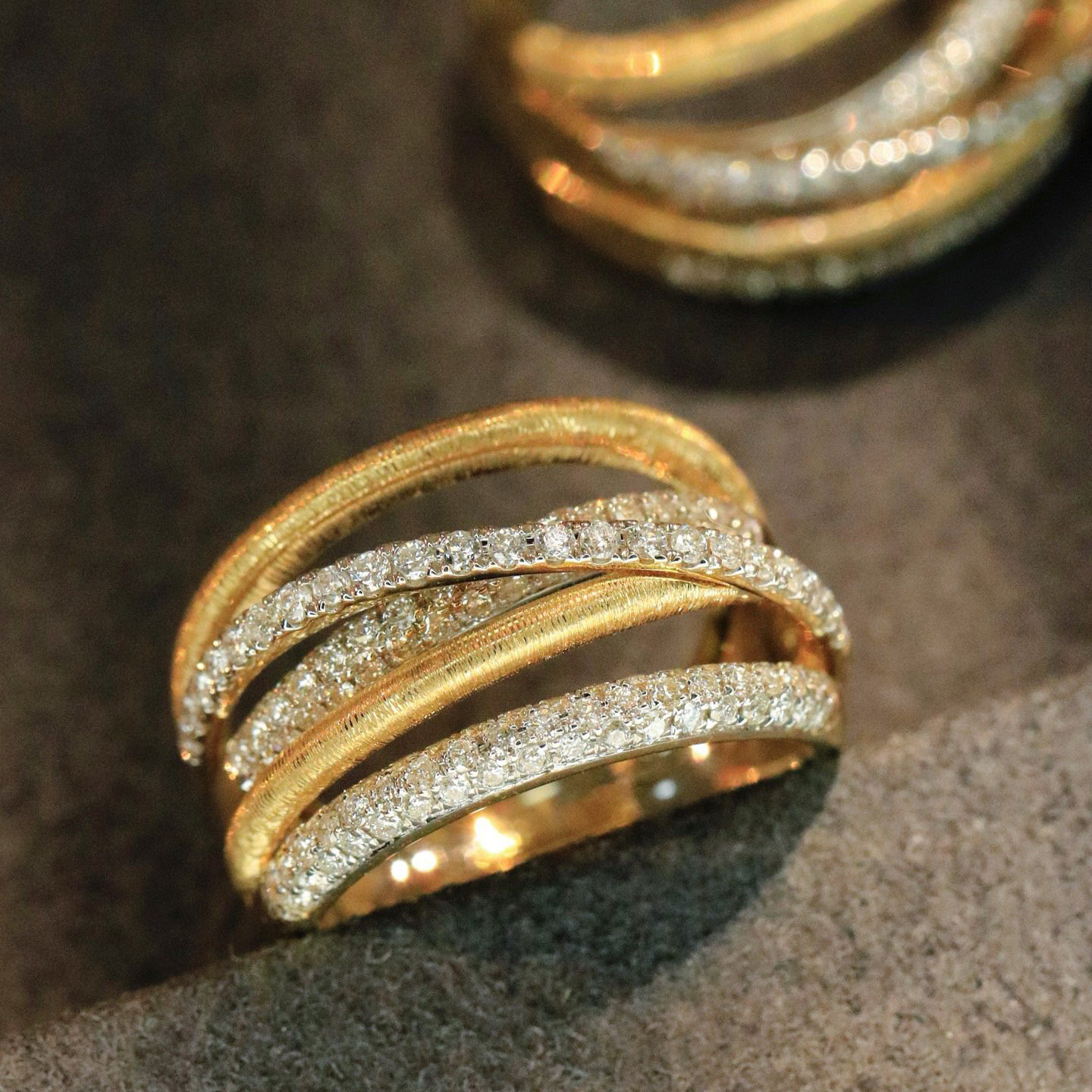 18K天然鑽石-拉絲藝術線條戒指