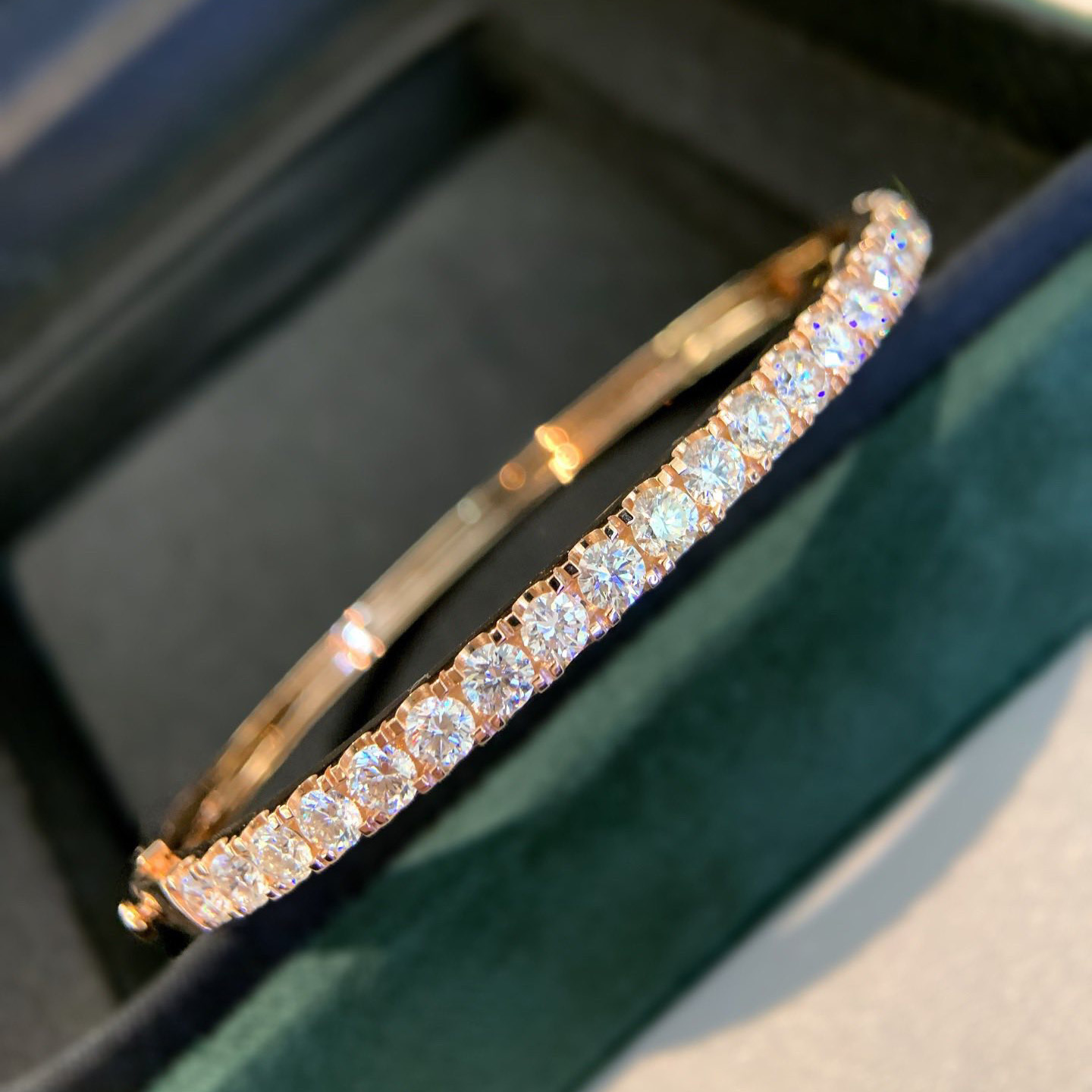 18K天然鑽石-牛頭經典手鐲