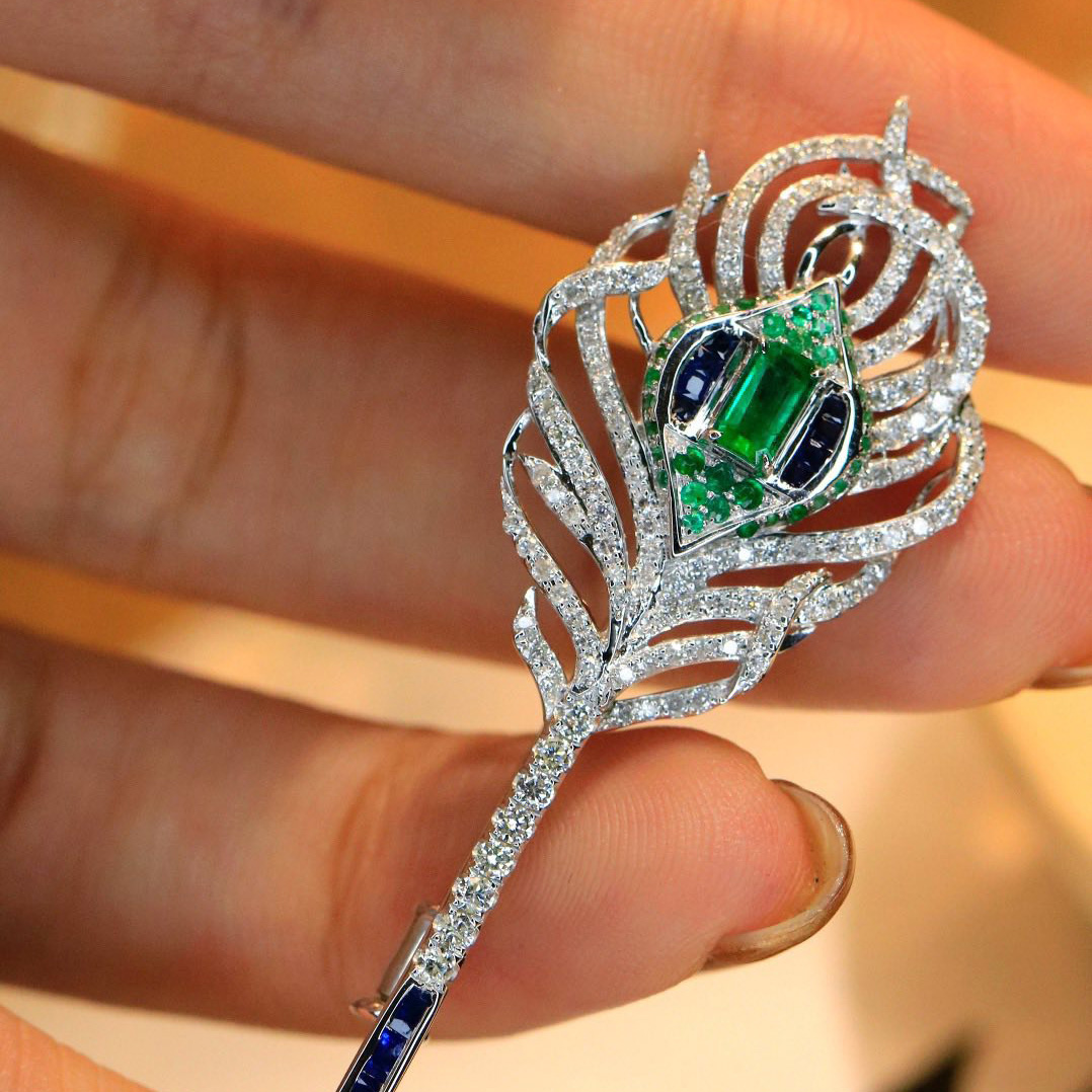 18K天然祖母綠-浪漫羽毛胸針