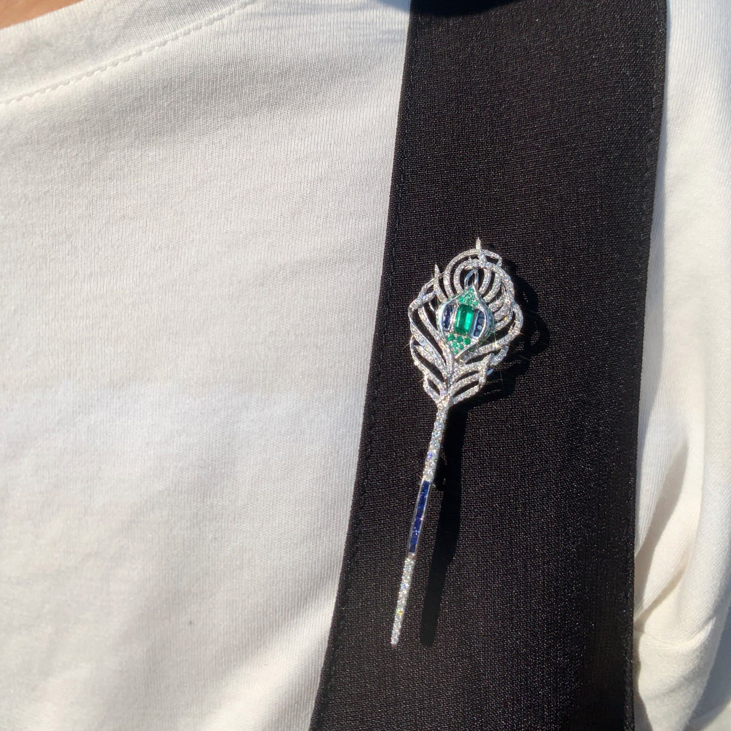 18K天然祖母綠-浪漫羽毛胸針