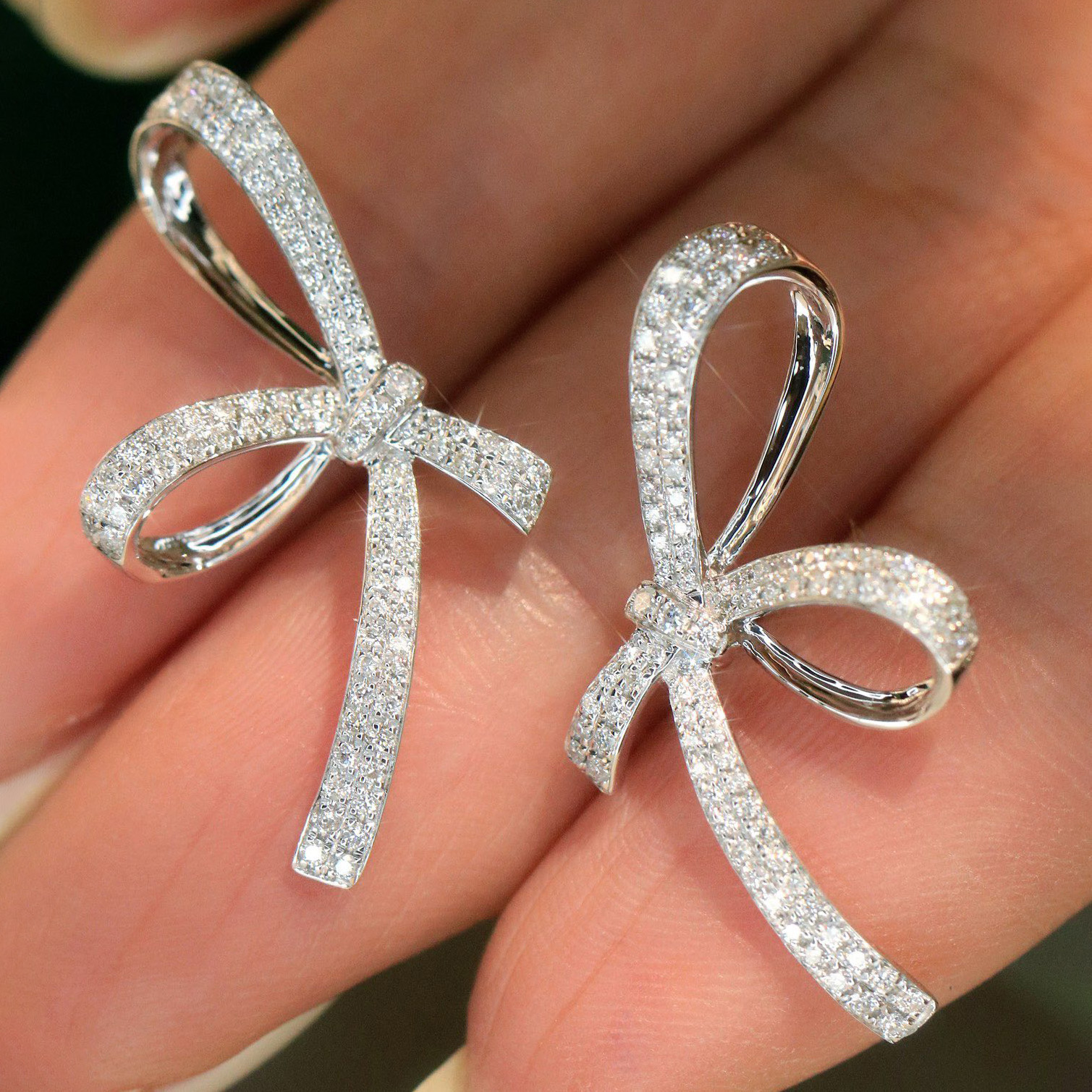 18K天然鑽石-極簡蝴蝶結耳環