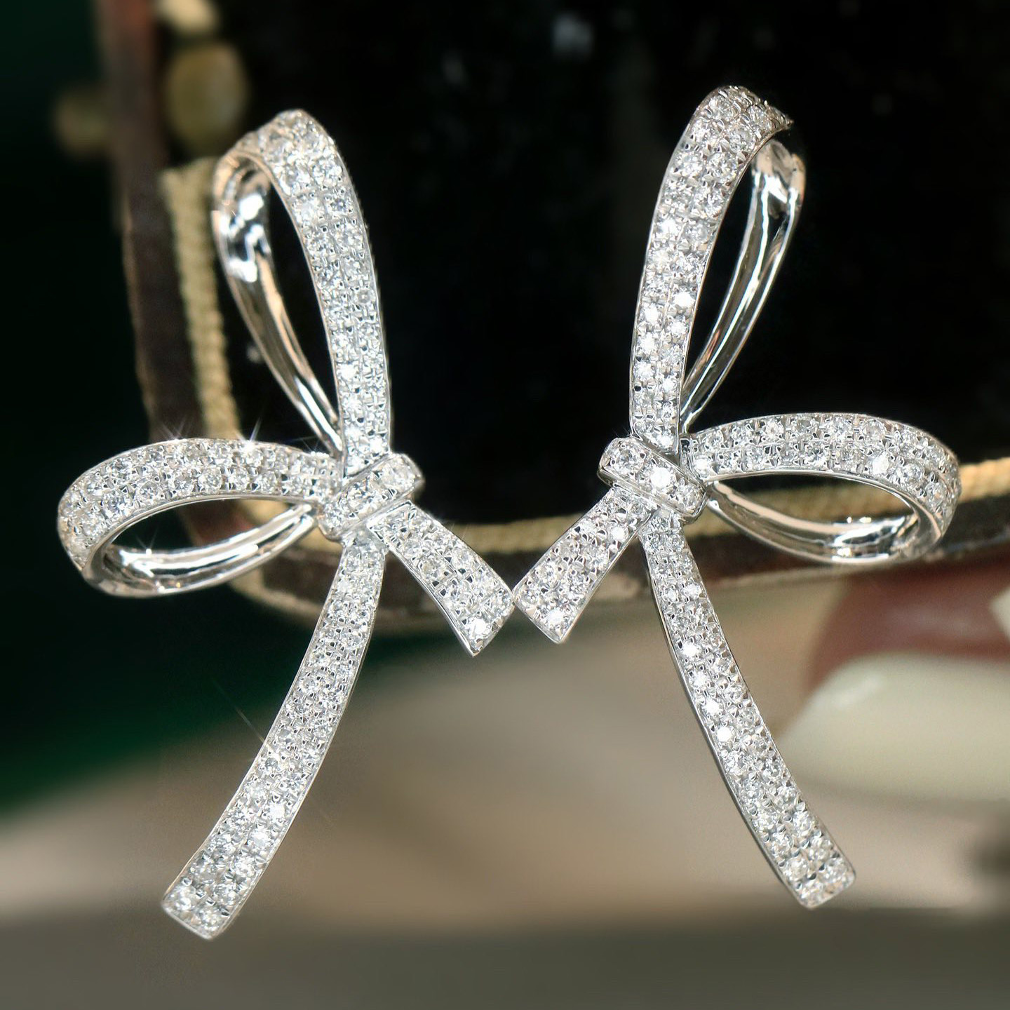 18K天然鑽石-極簡蝴蝶結耳環